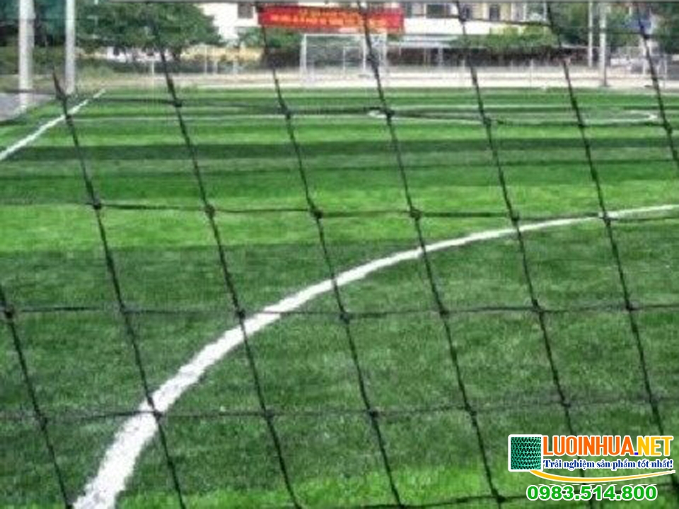 Lưới quây sân bóng đá sử dụng để làm gì